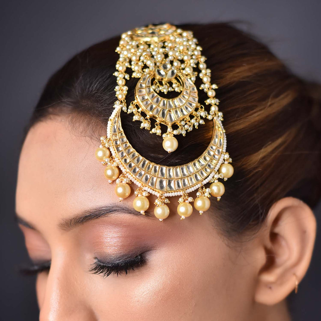 Chhaya Off White Gold Plated Kundan Passa