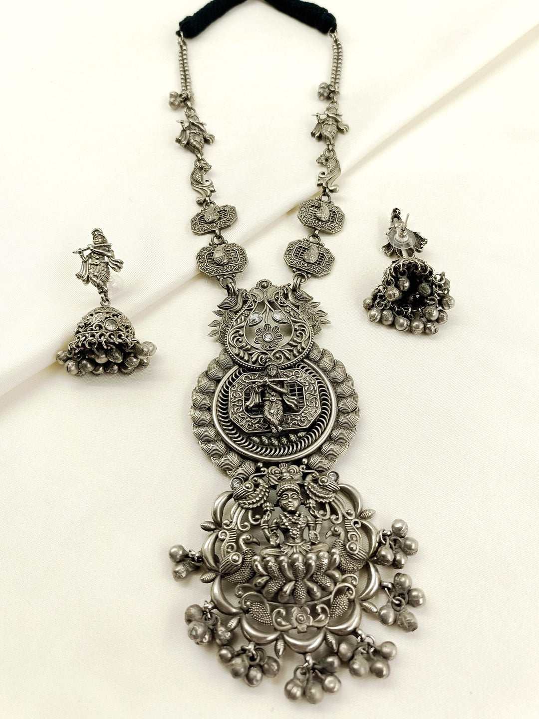 Pakhi White Oxidized Necklace Set