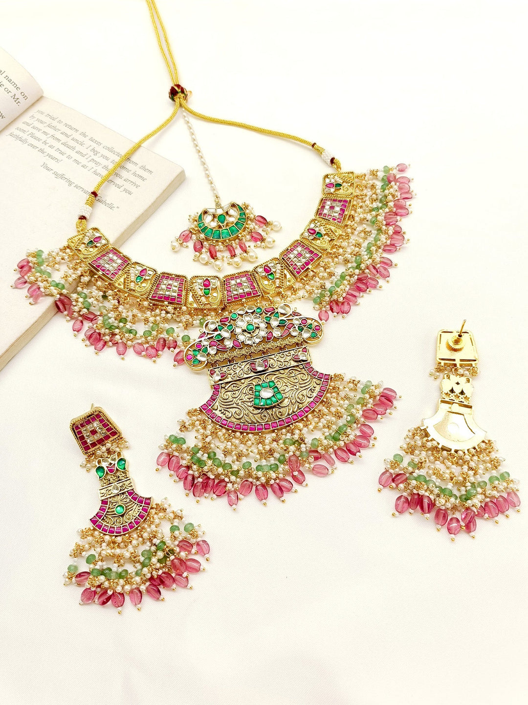 Arpita R & G Kundan Necklace Set