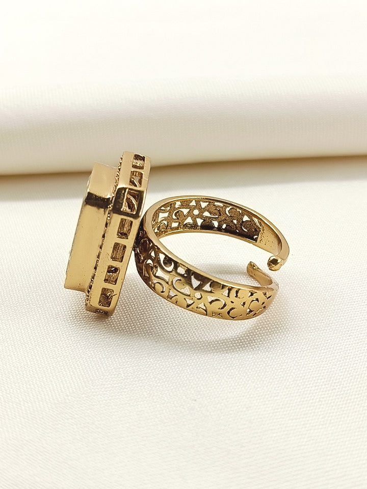 Rajeshwari White Antique Finger Ring