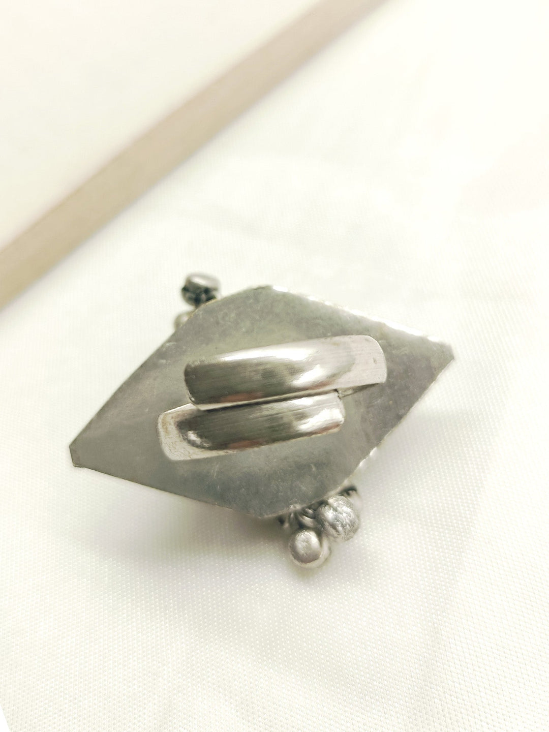 Rumayna Cream Oxidized Finger Ring