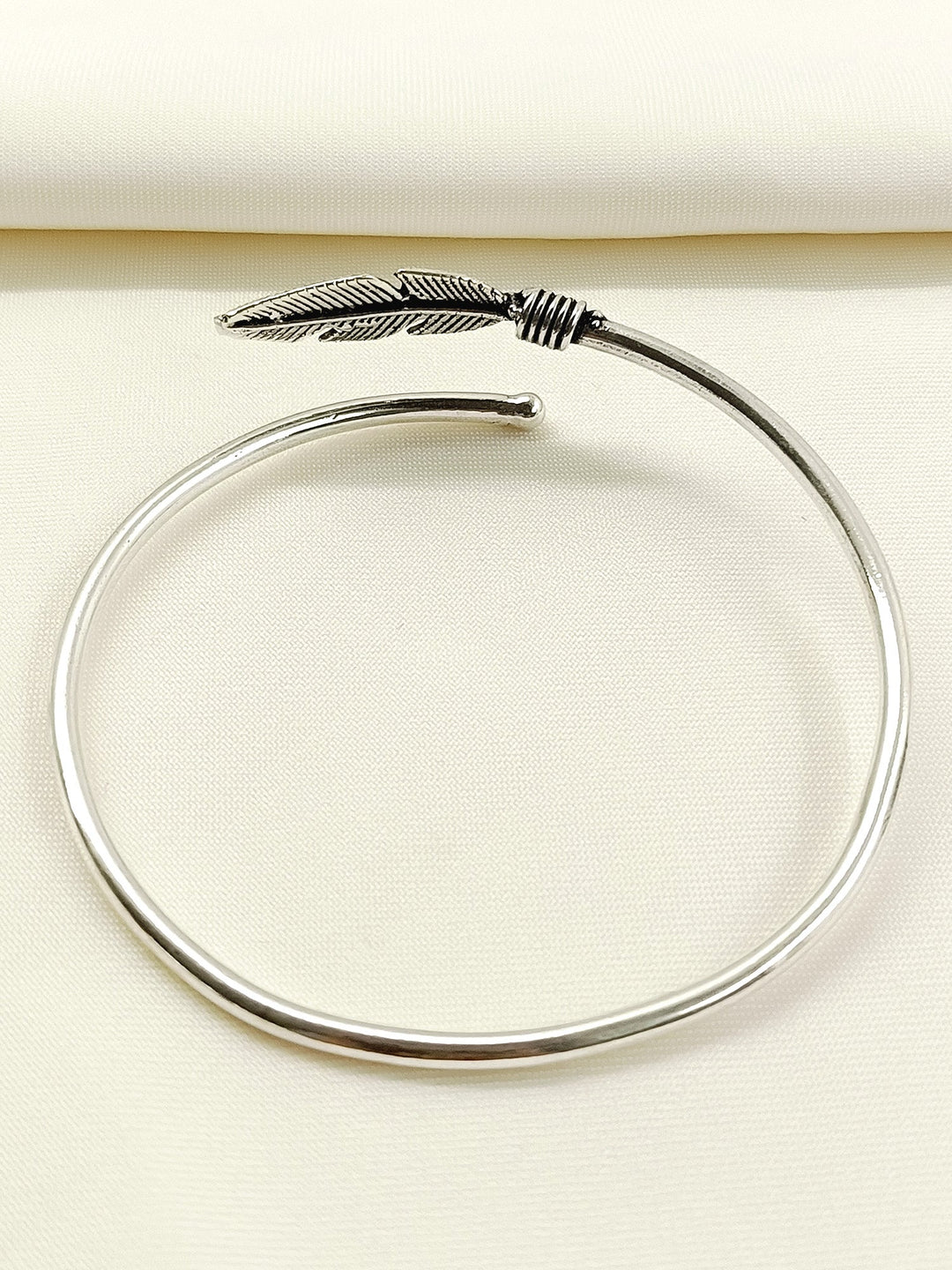 Nitesh Silver Feather Men&