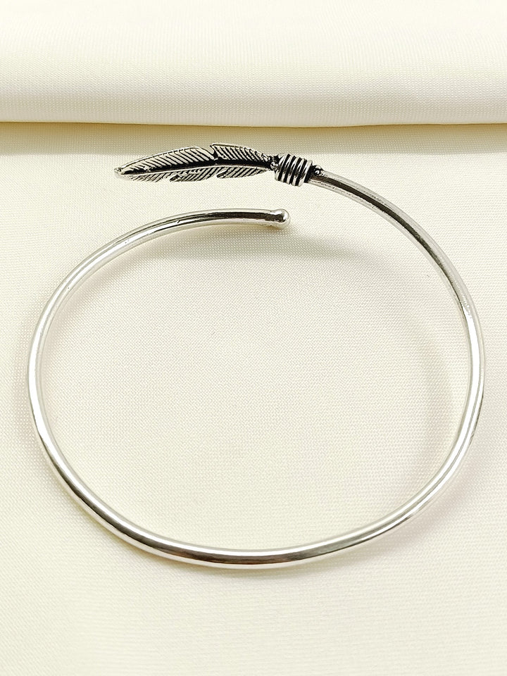 Nitesh Silver Feather Men&