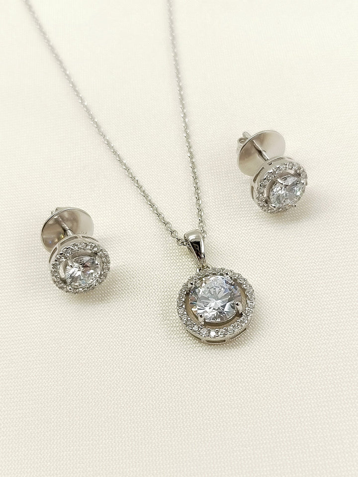 Gleaming 92.5 Silver Swarovski Stone Pendant Set