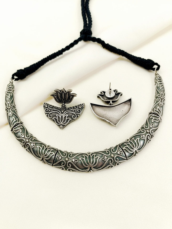 Firaki Plain Lotus Oxidized Choker Set
