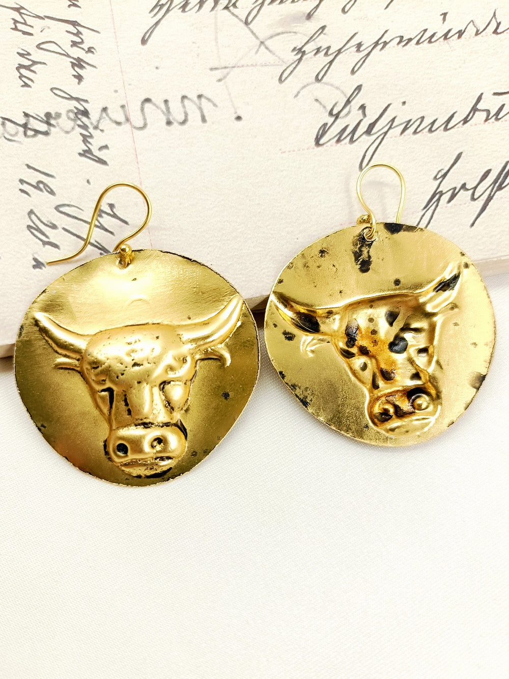 Oshan Golden Buffalo Tribal Men's Earring - 5.7 cm Brass