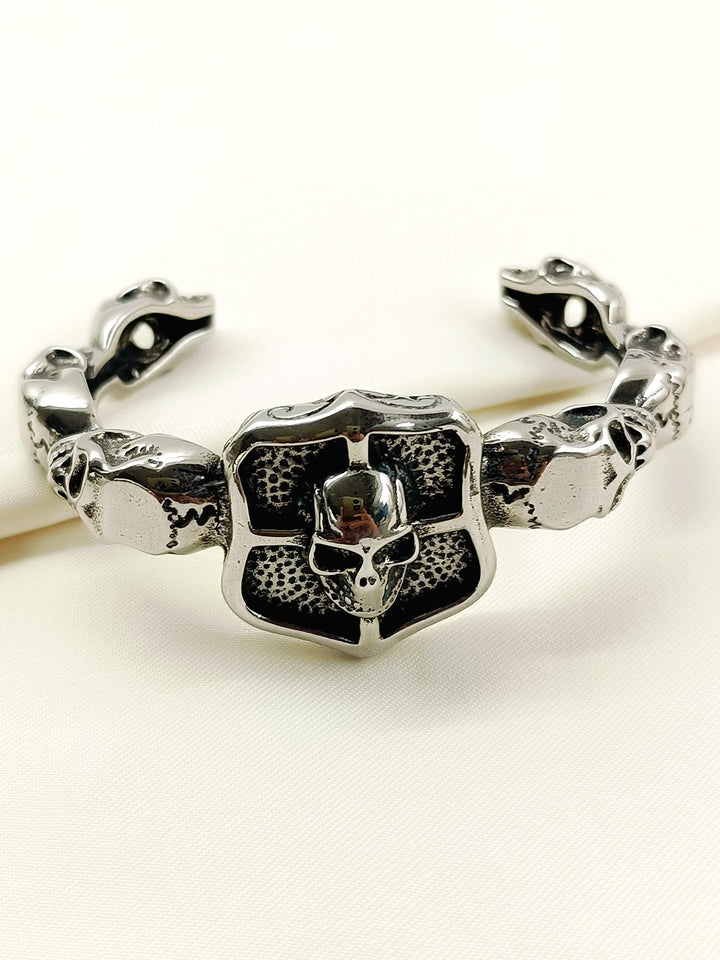 Arin Silver Skull Shield Men&