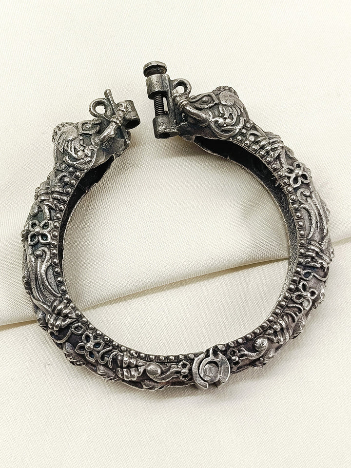 Clevra Plain Elephant Oxidized Kada