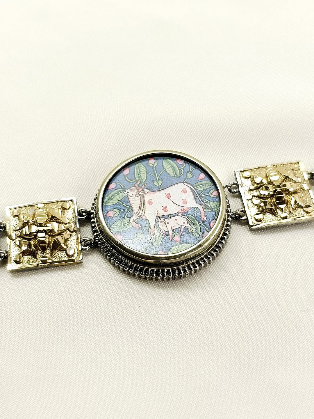 Ayansh Kamdenu - Gau Mata Pichwai Men's Neckpiece