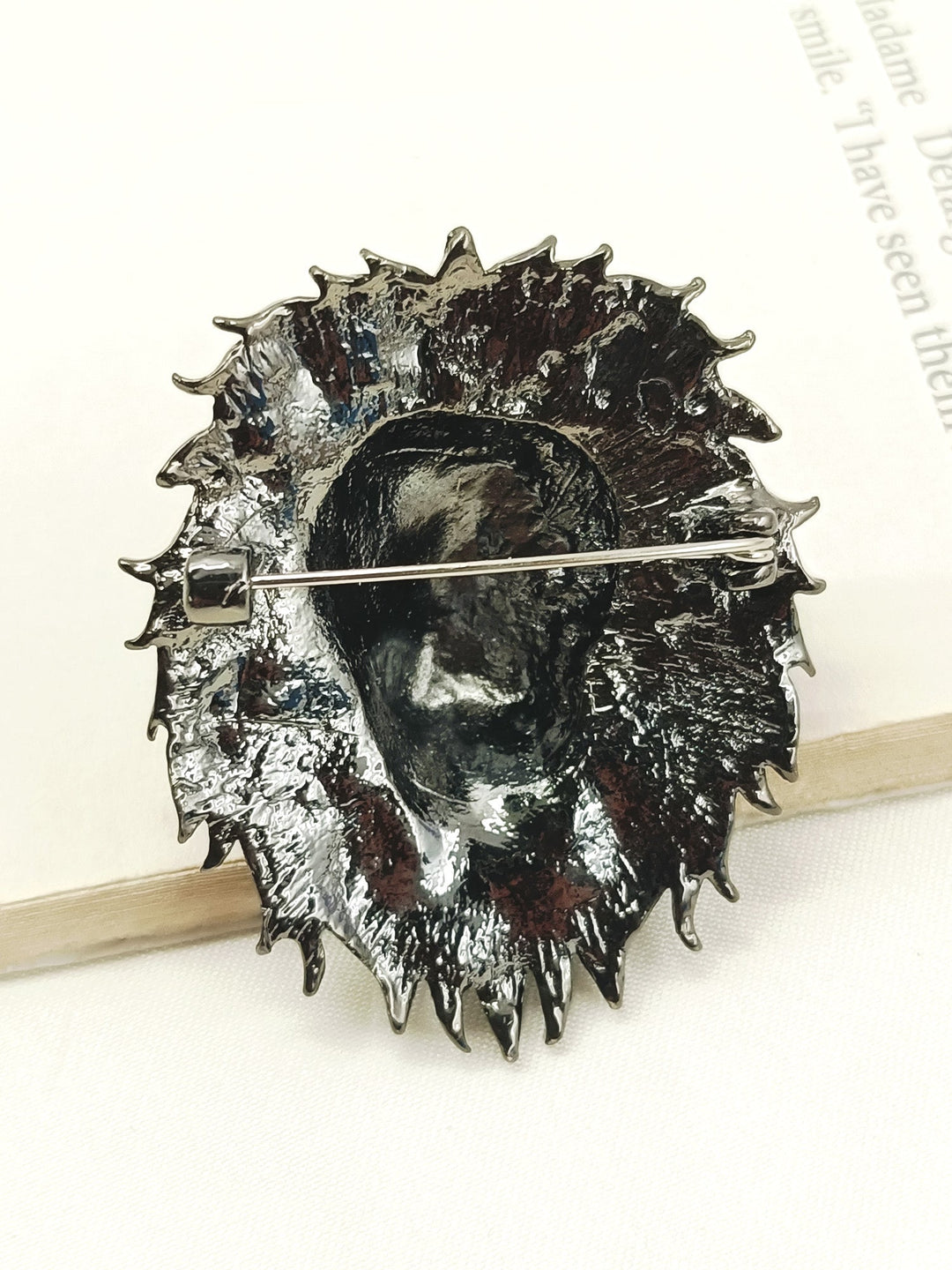 Omkar Black Lion Men's Brooch