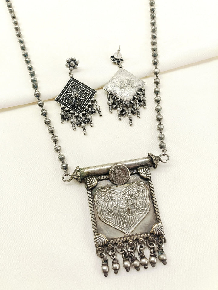 Adena Plain Oxidized Pendant Set