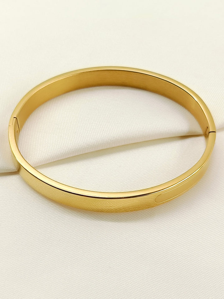 Vihanraj Golden Minimal Stone Men&