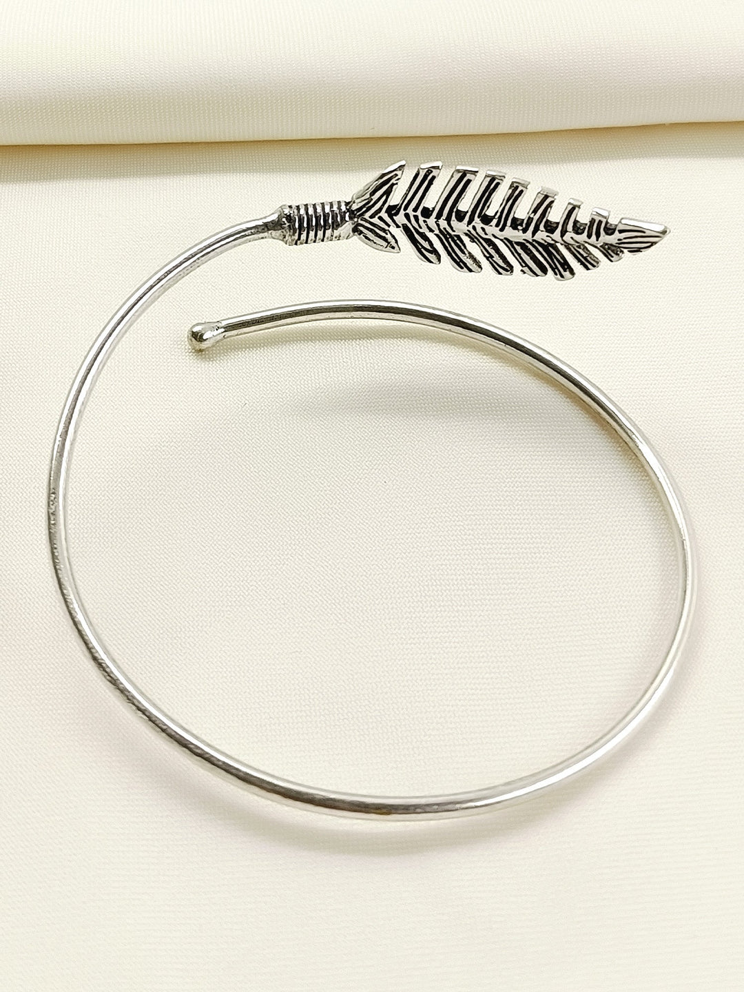 Naveen Silver Leaf Feather Men&