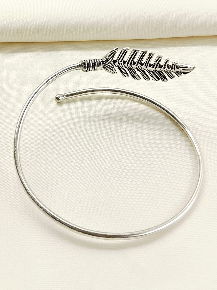 Naveen Silver Leaf Feather Men&