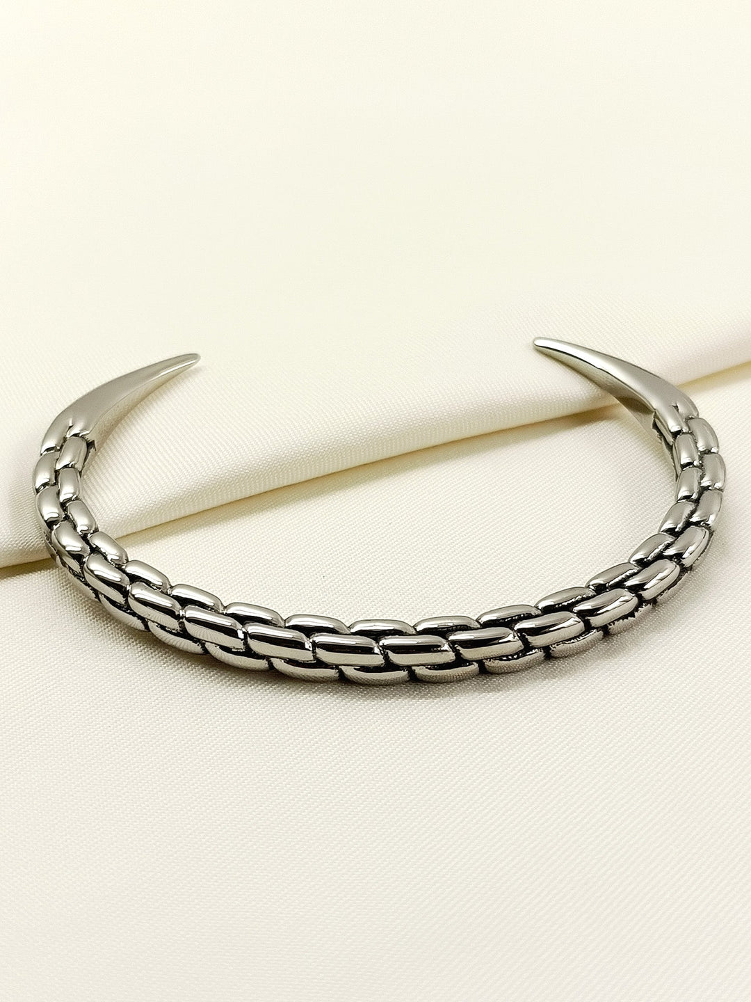 Aryav Silver Woven Kangan Men&