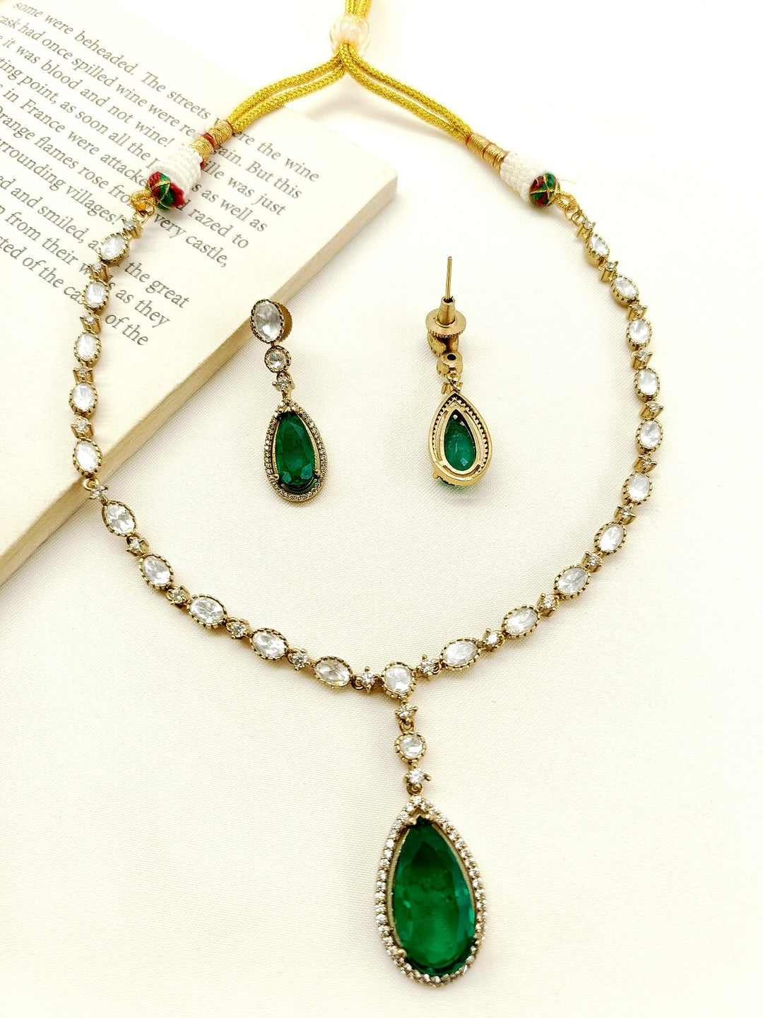 Kaila Emerald Victorian Necklace Set