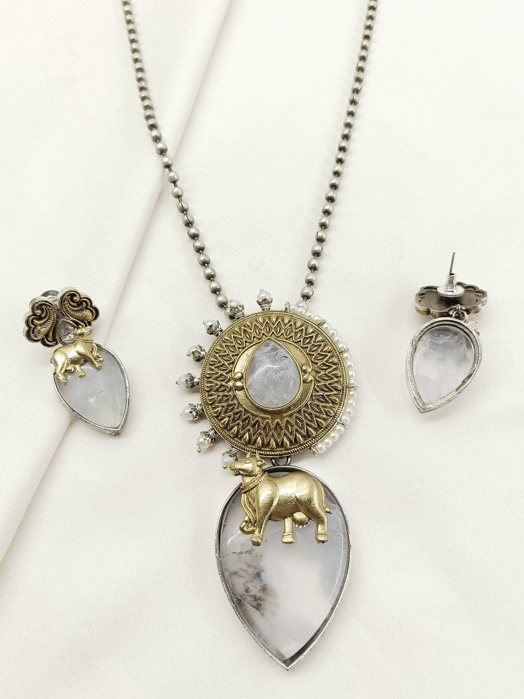 Swari Grey Oxidized Pendant Set