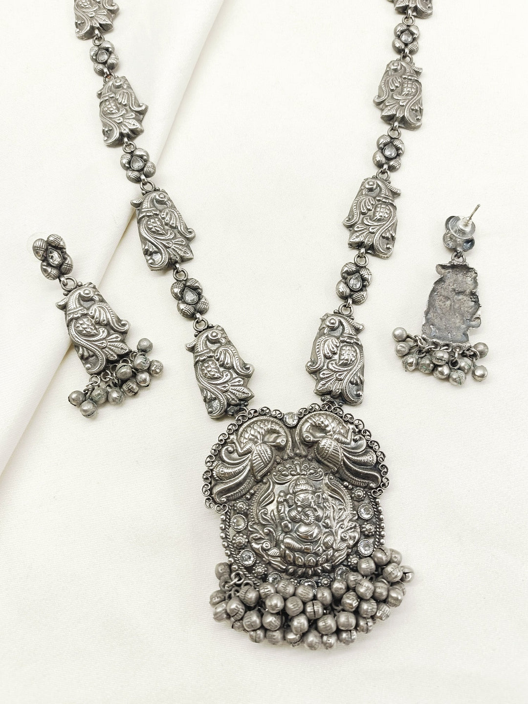Xaria White Oxidized Necklace Set