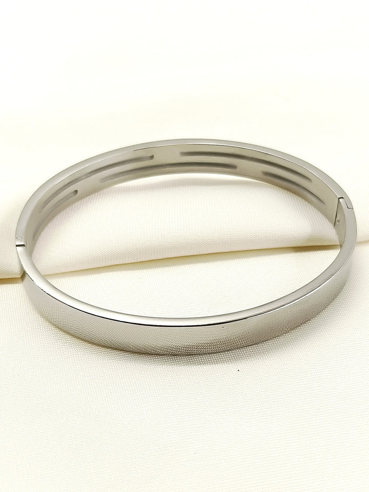 Sagar Silver Triple-Line Stone Men&