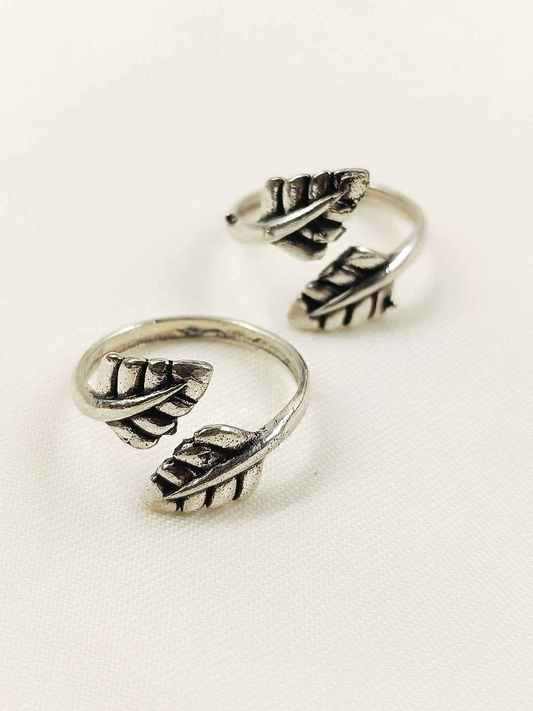 Vania Silver Oxidized Dual Leaf Toe Ring Pair