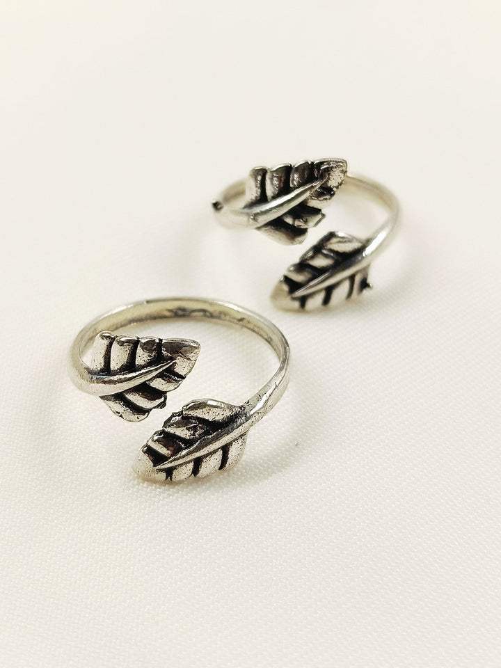 Vania Silver Oxidized Dual Leaf Toe Ring Pair