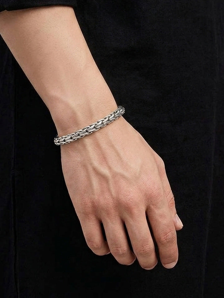 Aryav Silver Woven Kangan Men&