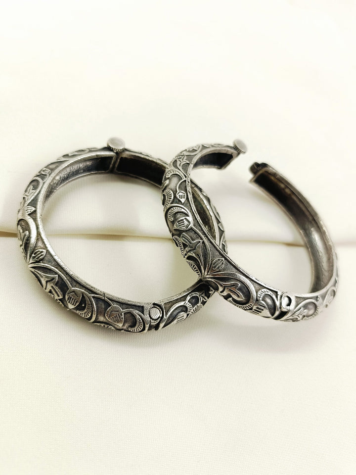 Tasmeera Silver Leaf Oxidized Bangles