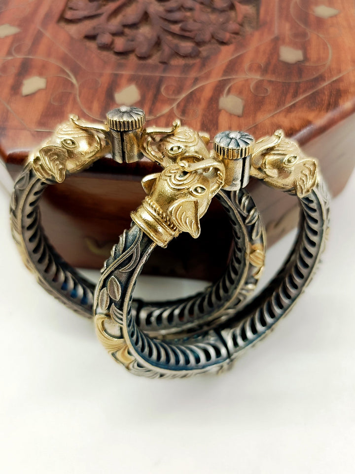 Utkarsha Dual Tone Oxidized Bangles