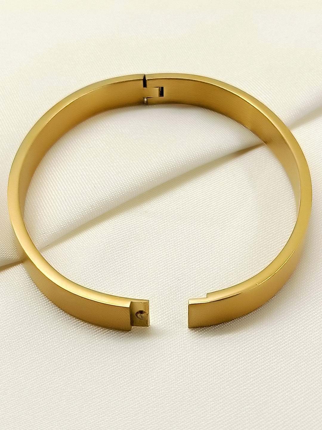Arnavraj Golden Minimal Men&