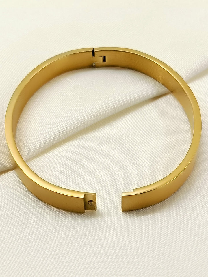Arnavraj Golden Minimal Men&