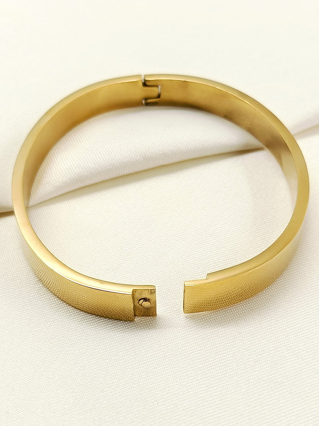 Arjan Golden Wide Gold Hinged Men&