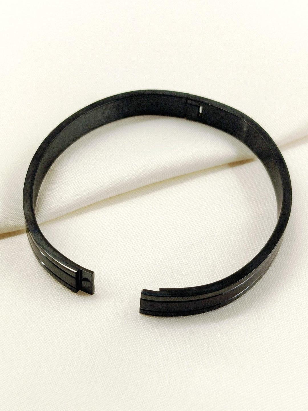 Shiven Black Minimal Hinged Men&