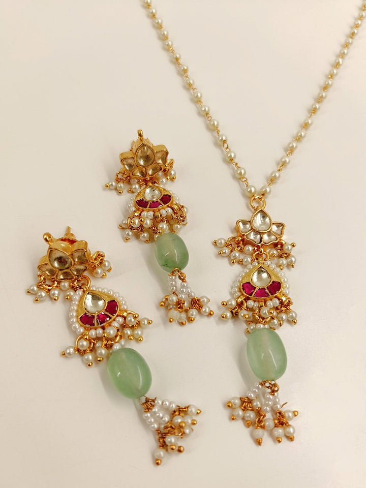 Mila M & G Kundan Pendant Set