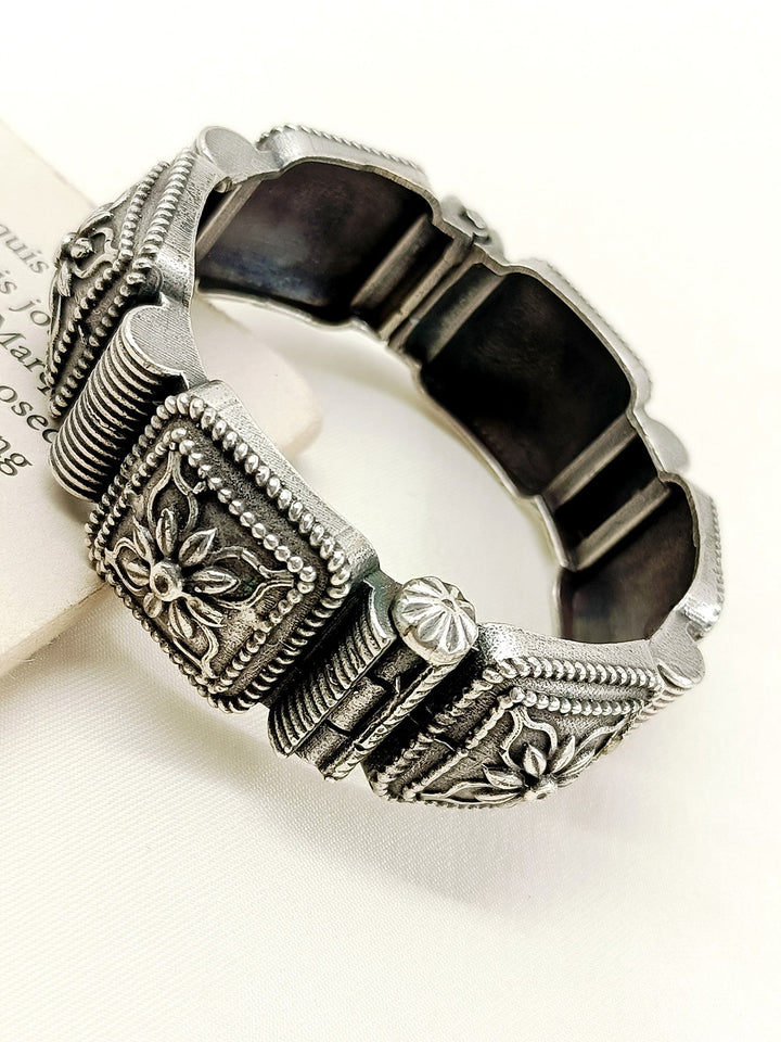 Tarini Plain Oxidized Kada