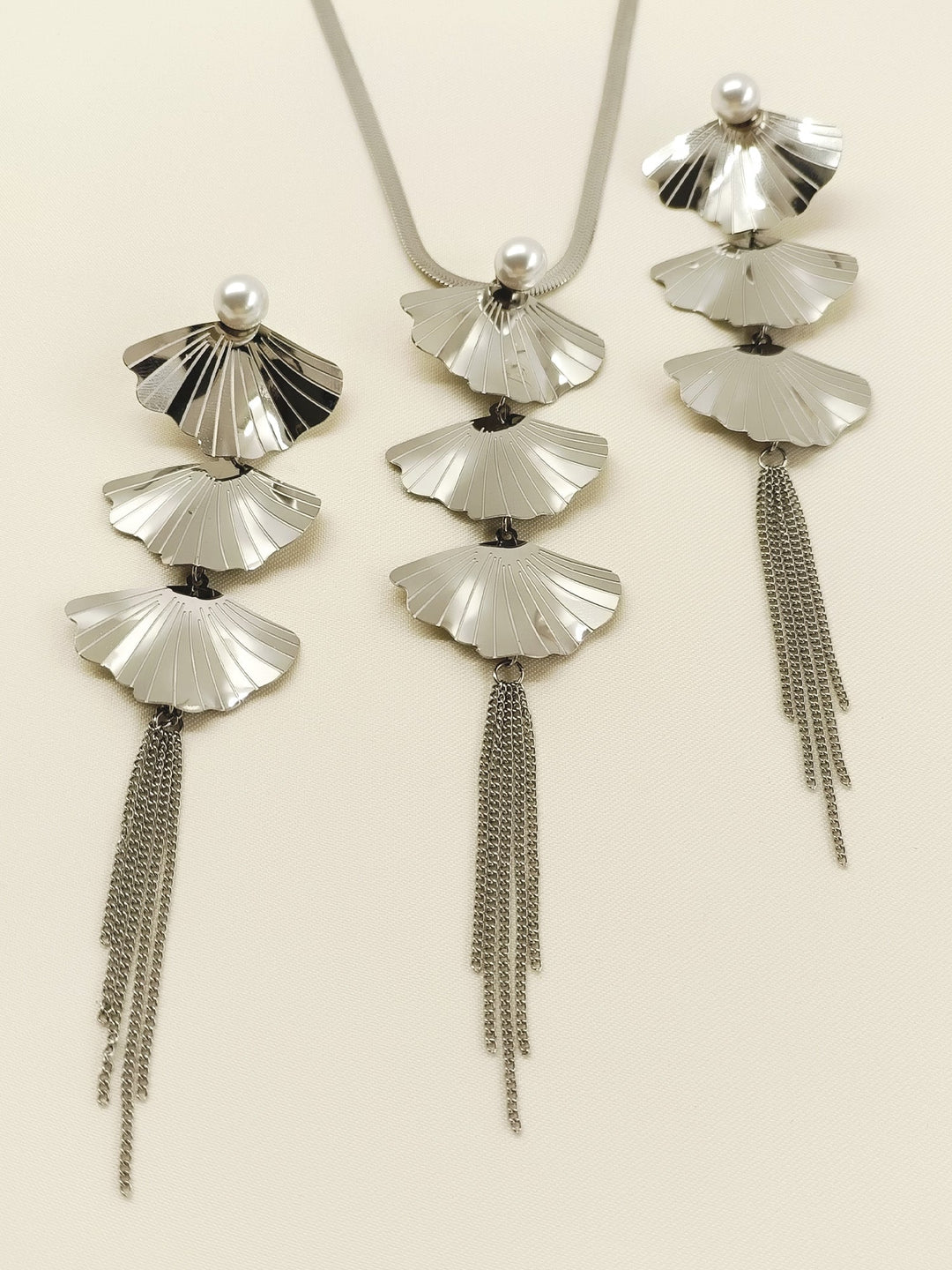 Lilyana Silver Western Necklace Set