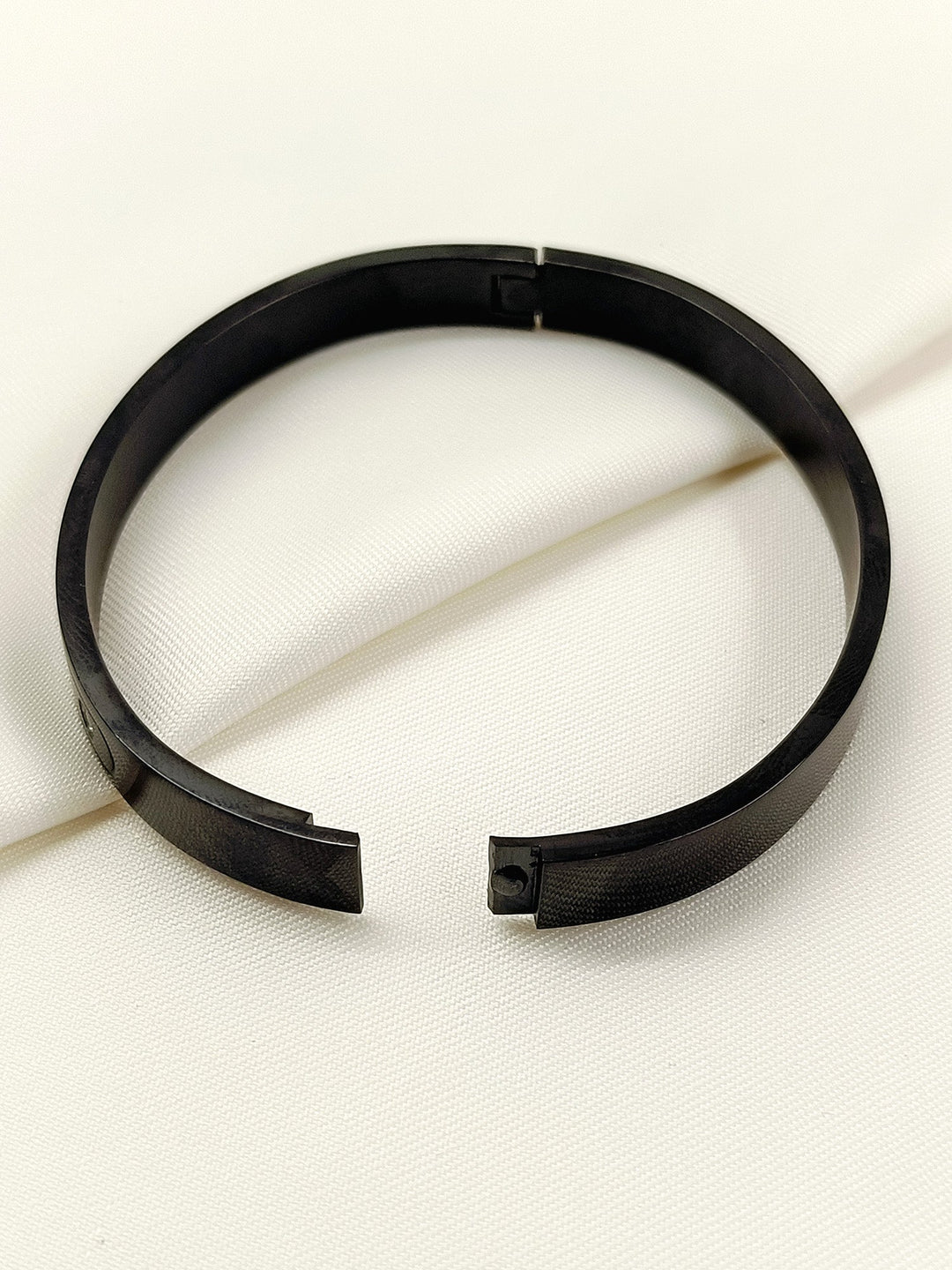 Aarushya Black Minimal Stone Men&