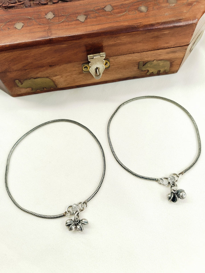 Yagvi Oxidized Silver Anklet Pair