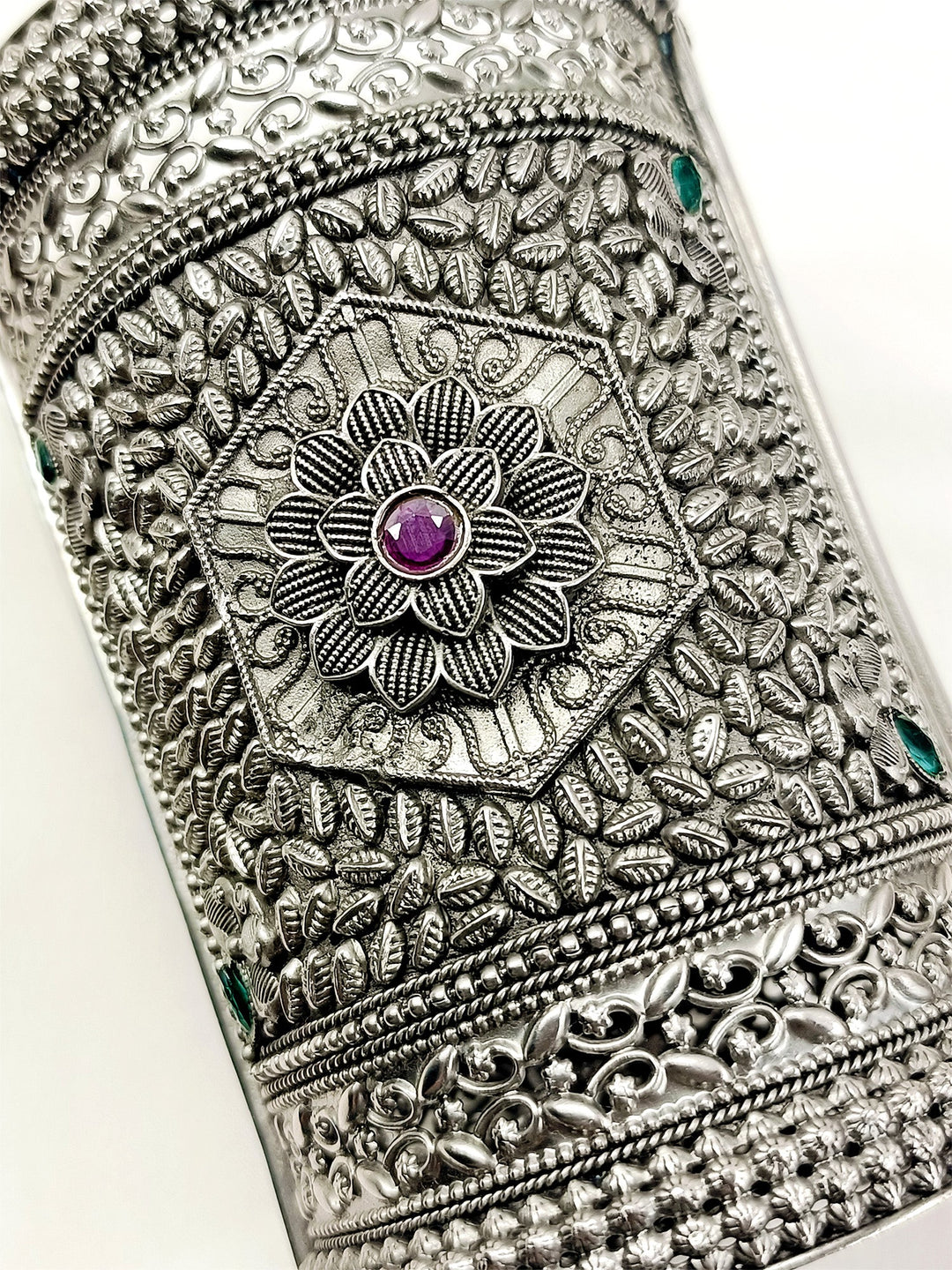 Nivriti R&G Oxidized Kada