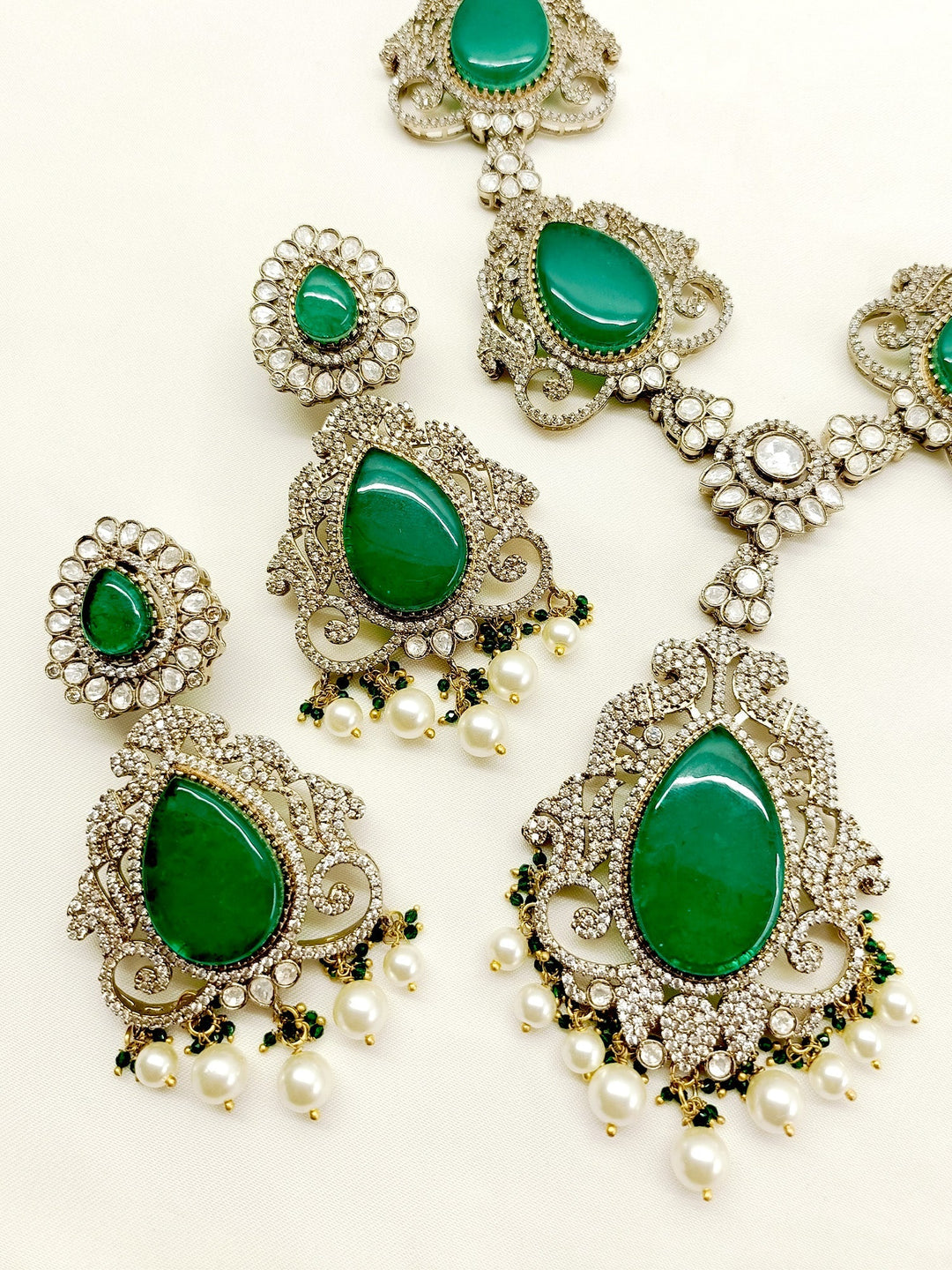 Raavi Emerald Victorian Set