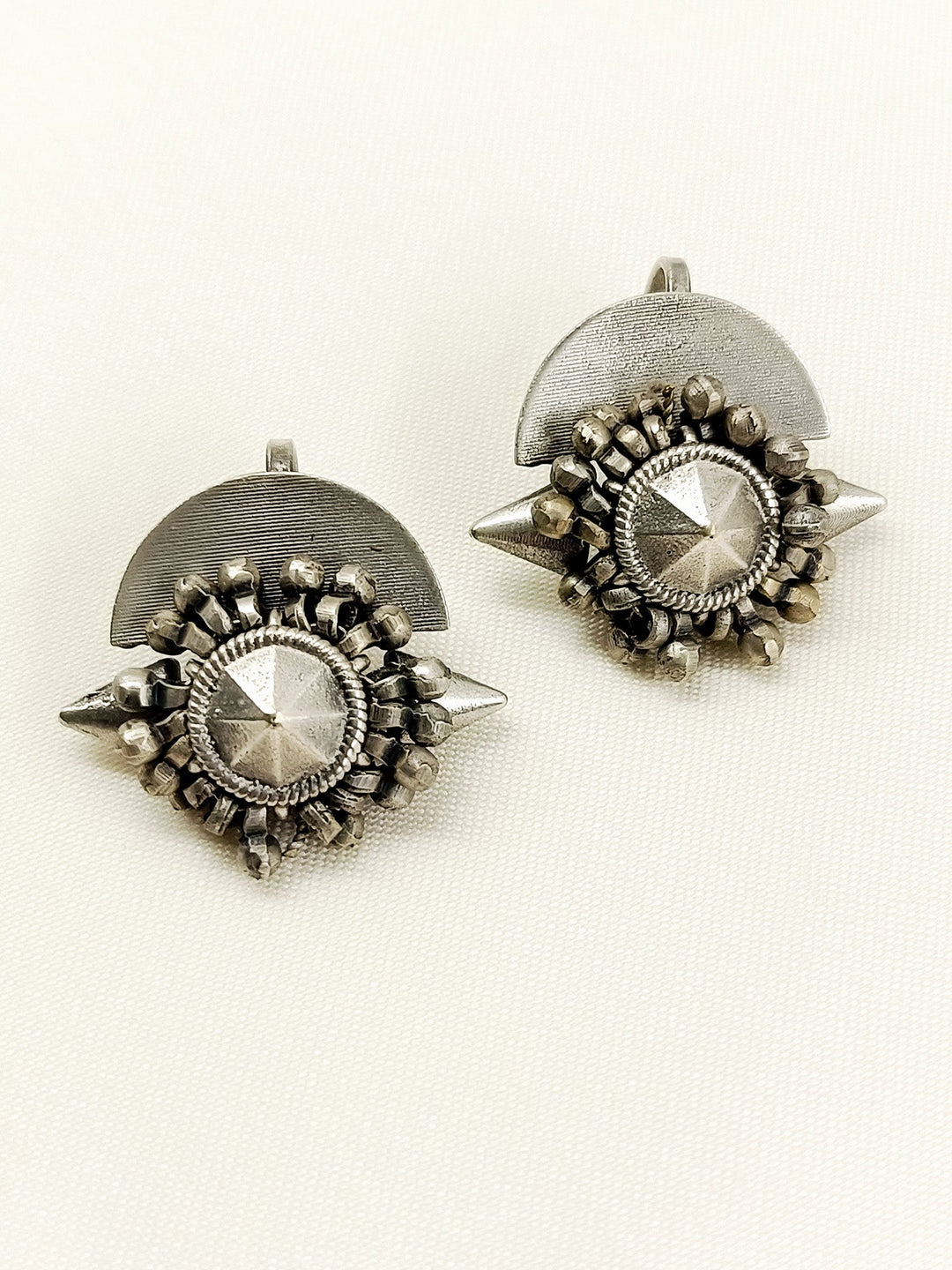 Mihira Plain Oxidized Cuff