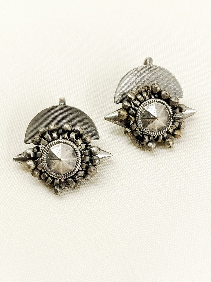 Mihira Plain Oxidized Cuff