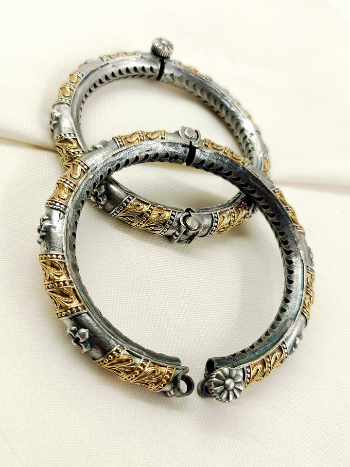 Shruti Dual Tone Oxidized Bangles