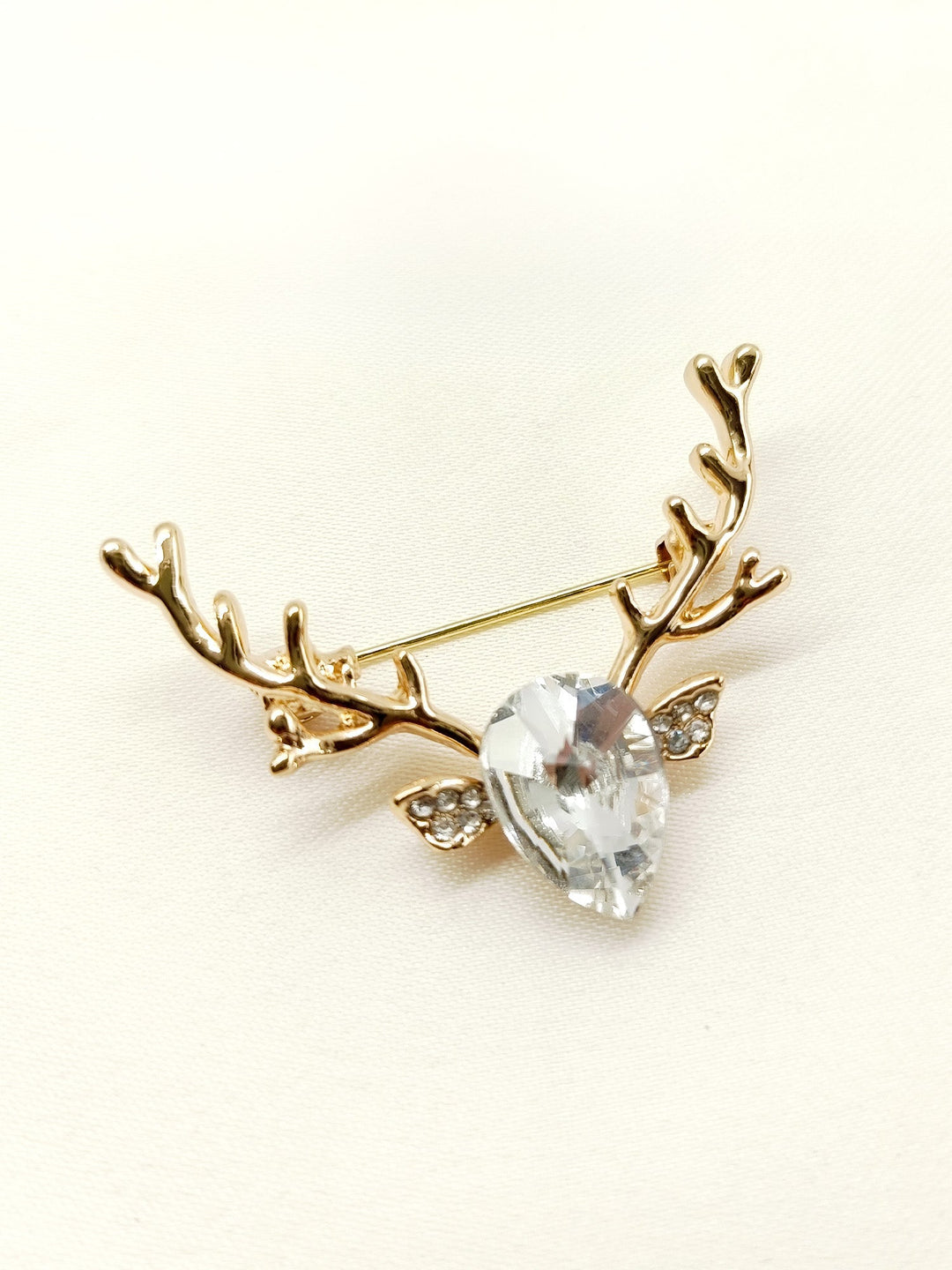 Pritaa Deer Horns Men's Brooche