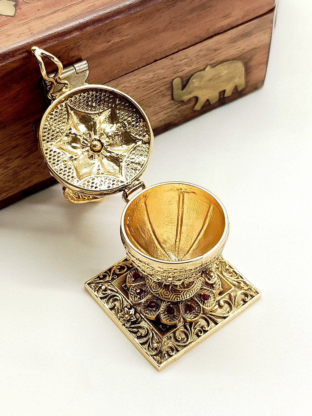 Janya Ruby Antique Sindoor Dibbi