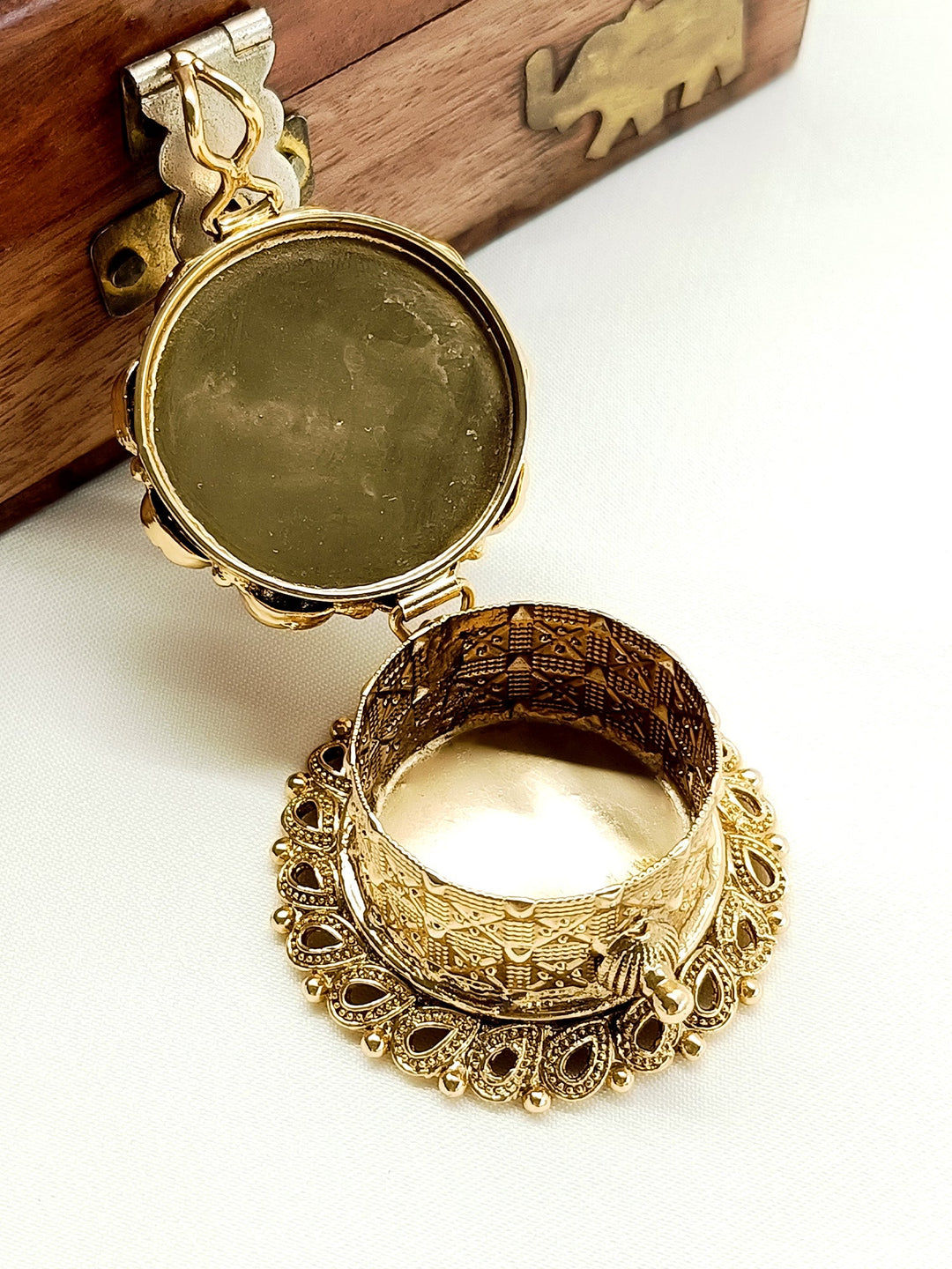 Pavitra Ruby Antique Temple Sindoor Dibbi