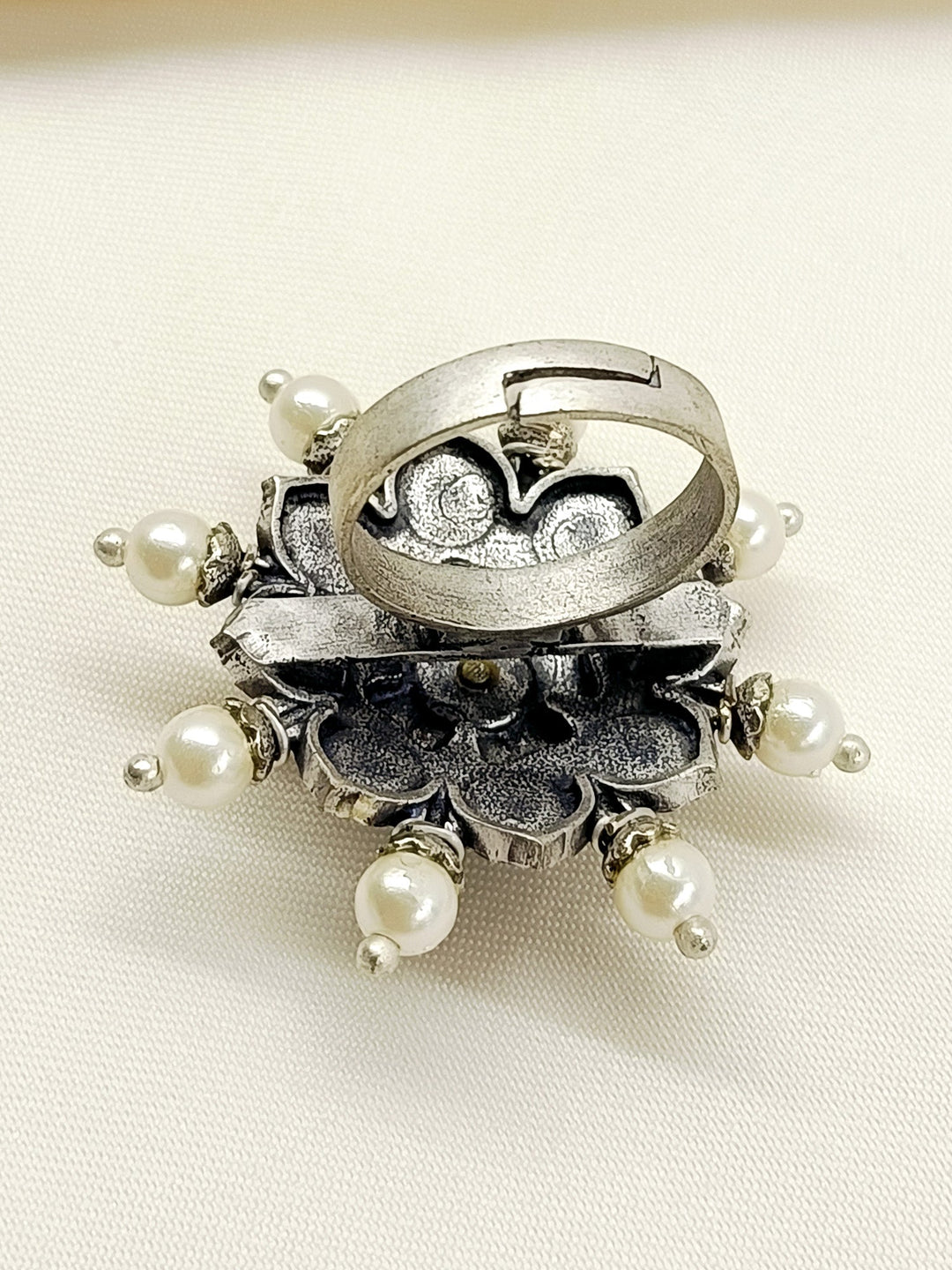 Forum White Boutique Finger Ring