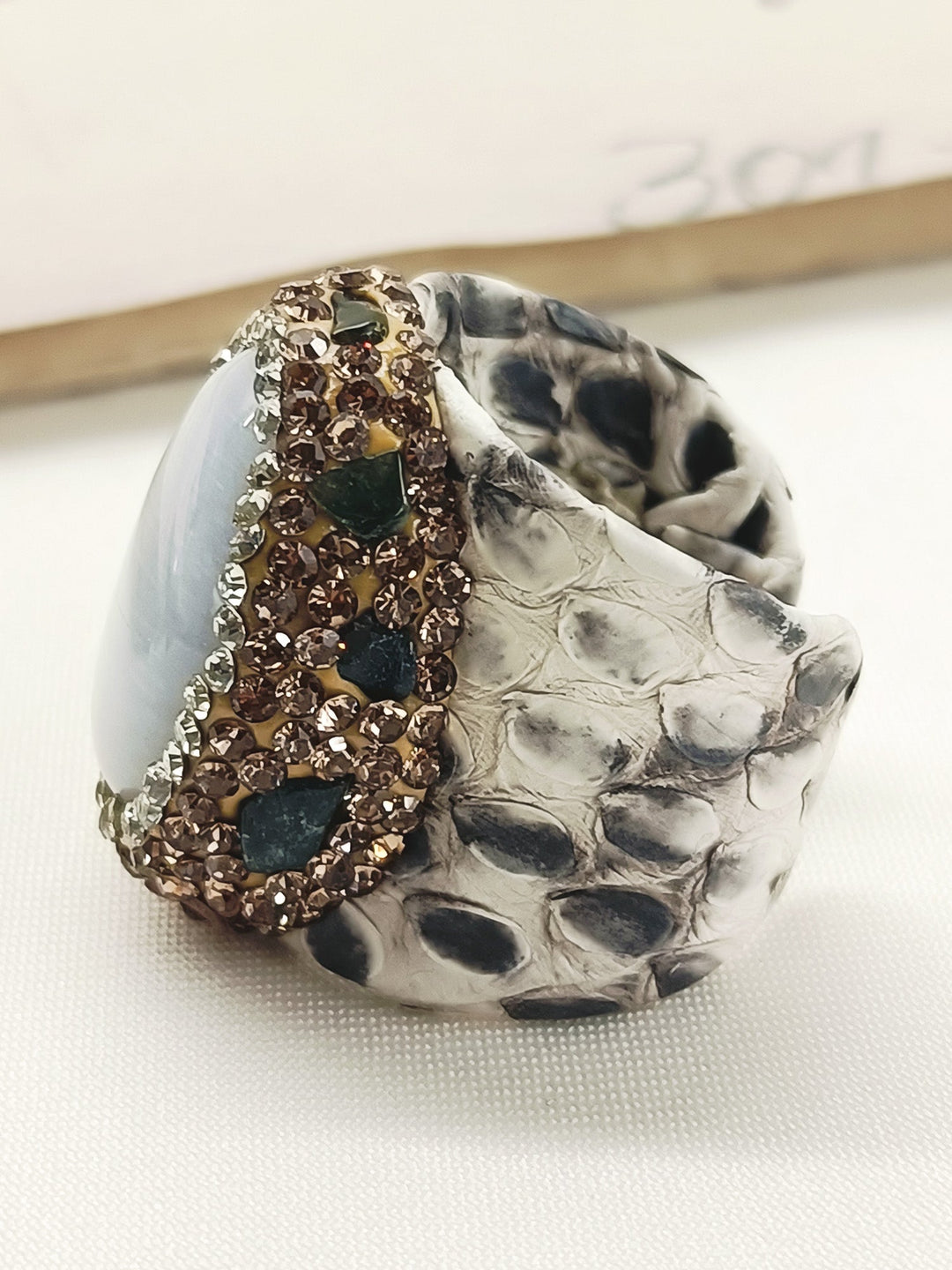 Oshin White Western Finger Ring