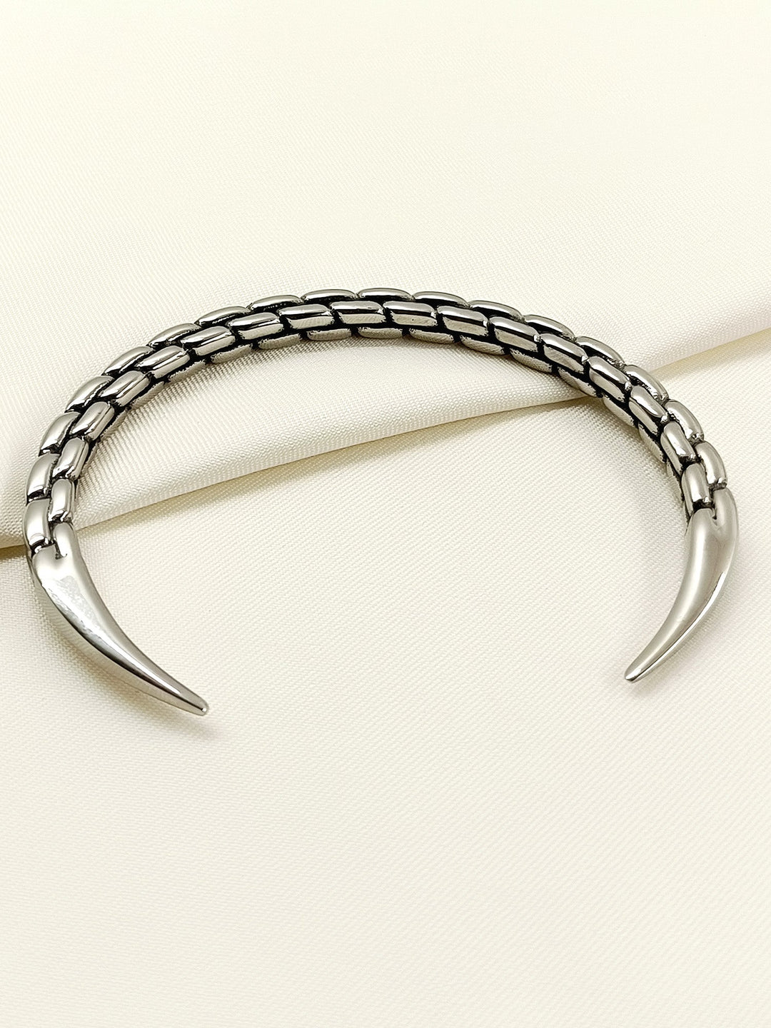 Aryav Silver Woven Kangan Men&