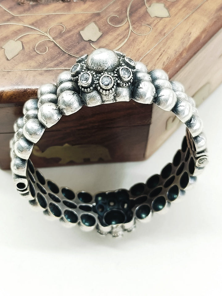 Pradayini Plain Oxidized Kada