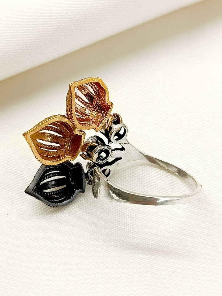 Niharv White Boutique Finger Ring